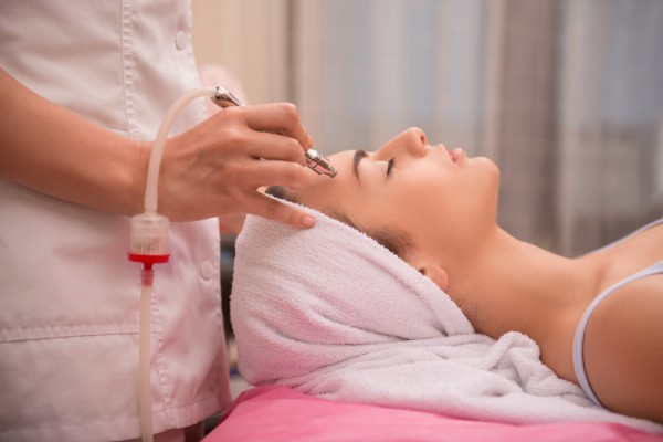 معلومات و حقائق عن إزالة الشعر بالليزر يجب إن تعرفها