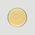 عمل سموثي المانجو والموز بالصور