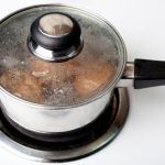 قم بوضع صودا الخبز أثناء غلي البيض السبب مدهش