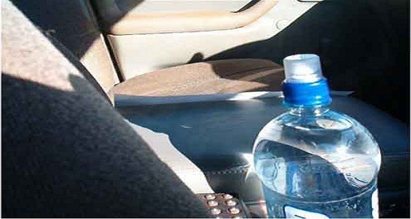 لماذا لا يجب أن تشرب زجاجة المياه الموجودة في سيارتك ؟ لماذا لا يجب أن تشرب زجاجة المياه الموجودة في سيارتك ؟