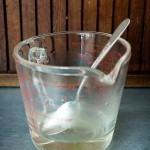 عمل ماسك مرطب للبشرة بزيت اللبان المر منزليًا