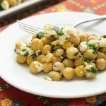 وصفة عمل سلطة الحمص بالجبن الفيتا اللذيذة