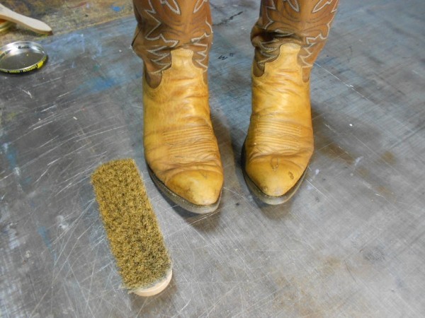 كيف تنظيف البوت بالصور حتى يظهر وكأنه جديد دائما