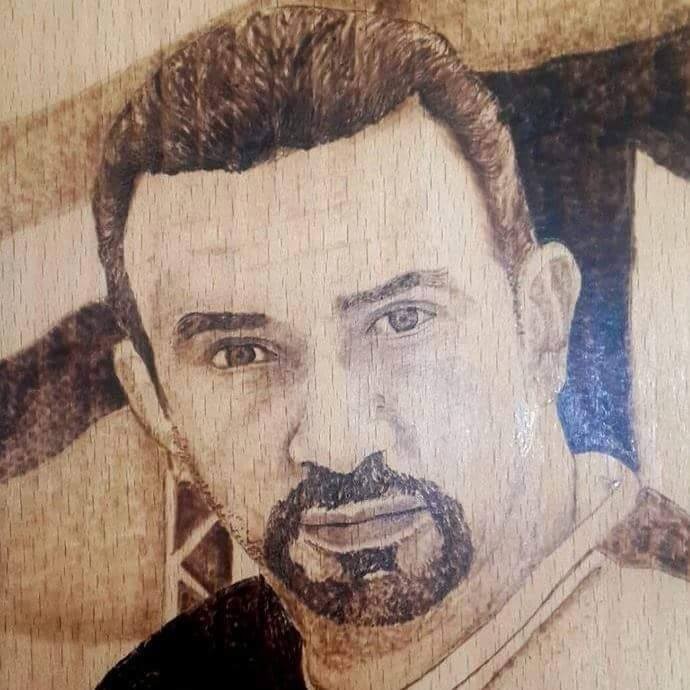 حرق الخشب .. وسلية الرسام المبدع ناجي نصر إلى العالمية حرق الخشب .. وسلية الرسام المبدع ناجي نصر إلى العالمية
