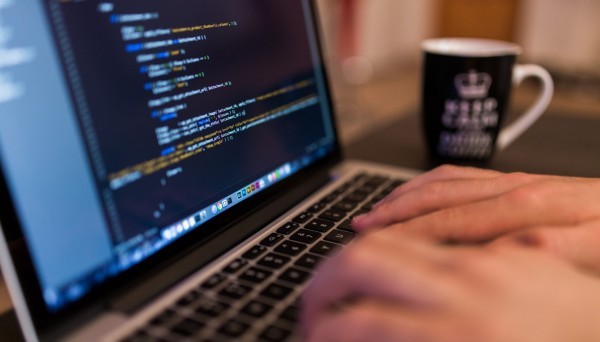 مواقع قيّمة لتعلّم البرمجة بشكل مجانيّ