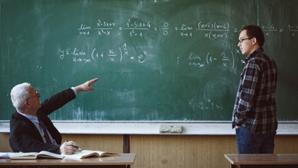 كيف تتعامل مع الطلاب الذين يسيئون التصرف في الصف الدراسي؟ كيف تتعامل مع الطلاب الذين يسيئون التصرف في الصف الدراسي؟
