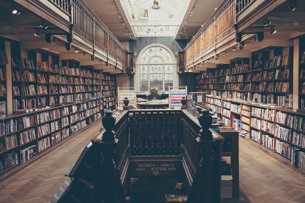 أشهر المعالم السياحية والأنشطة الطلابية في دولة الإمارات أشهر المعالم السياحية والأنشطة الطلابية في دولة الإمارات