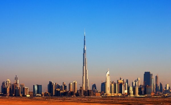 أشهر المعالم السياحية والأنشطة الطلابية في دولة الإمارات أشهر المعالم السياحية والأنشطة الطلابية في دولة الإمارات