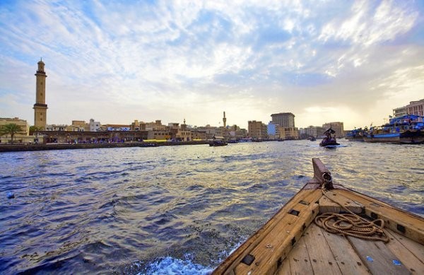 أشهر المعالم السياحية والأنشطة الطلابية في دولة الإمارات أشهر المعالم السياحية والأنشطة الطلابية في دولة الإمارات