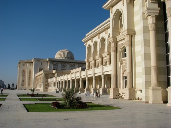 قبل أن تلتحق بأي جامعة في الإمارات، قم بالتحقق من هذه الأشياء!