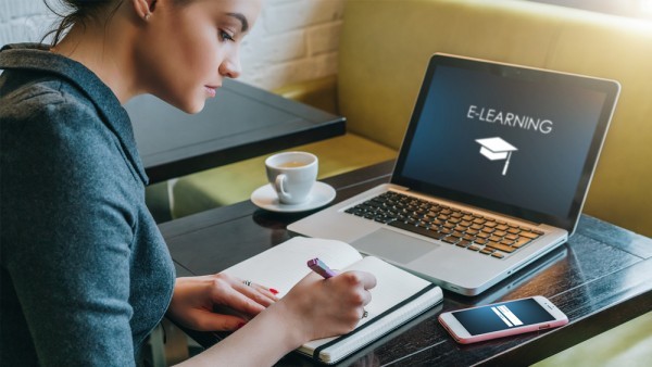 مقترحات لتطوير التعليم الإلكتروني في الجامعات العربية