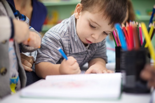 خلل الأداء التنموي: اضطراب عصبي مزمن يصيب الأطفال ويؤثر على تعلمهم، فكيف تتعامل معه؟