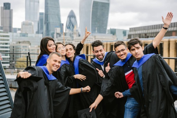 أفضل 5 مزايا للدراسة في الخارج