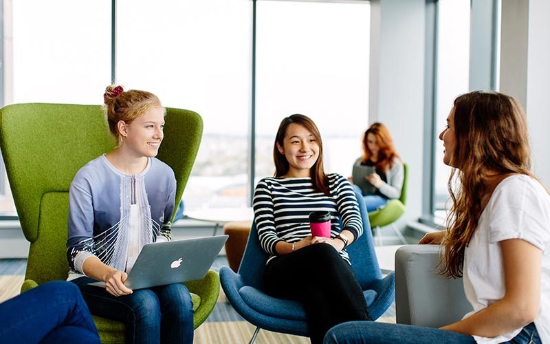 احصل على شهادة جامعية من إحدى الجامعات البريطانية في مدينة بورنموث الساحلية احصل على شهادة جامعية من إحدى الجامعات البريطانية في مدينة بورنموث الساحلية