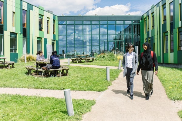 احصل على تجربة دراسية مذهلة في جامعة نوتنجهام