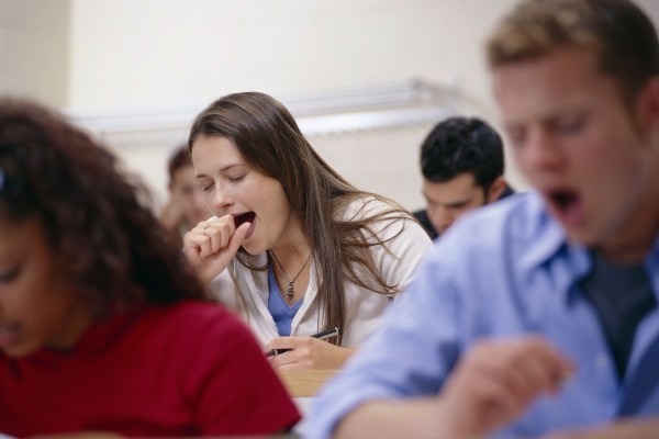 قضاء ليلة الامتحان مستيقظاً طريقك الأكيد نحو الرسوب!