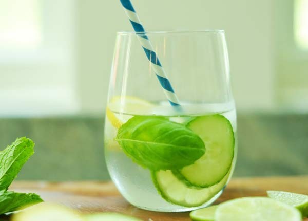 فوائد ماء الخيار و طرق تحضيره فوائد ماء الخيار و طرق تحضيره