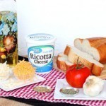 سناك خفيف توست محمص بالجبنة والثوم والطماطم