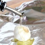 سناك خفيف توست محمص بالجبنة والثوم والطماطم