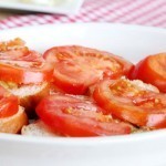 سناك خفيف توست محمص بالجبنة والثوم والطماطم