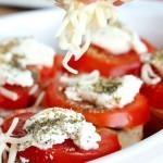 سناك خفيف توست محمص بالجبنة والثوم والطماطم