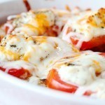 سناك خفيف توست محمص بالجبنة والثوم والطماطم