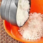 مقشر للجسم و الوجه باستخدام ملح البحر للتبيض و تجديد الجلد الميت