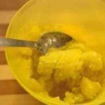 مقشر للجسم باستخدام السكر وزيت الزيتون يعطيك نتائح مذهلة