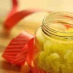 مقشر للجسم باستخدام السكر وزيت الزيتون يعطيك نتائح مذهلة