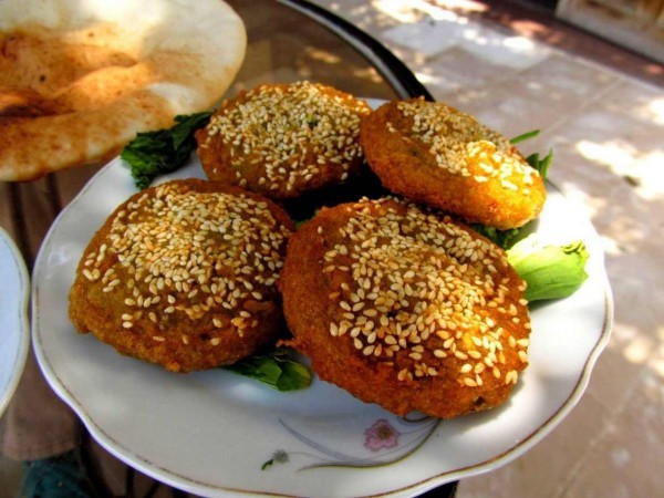 طريقة عمل الطعمية بالصور على أصولها