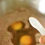 تحضير كيكة الشوكولاتة الإسفنجية بالصور