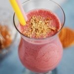 تجهيز سموثي الفراولة والتشيز كيك بالصور تجهيز سموثي الفراولة والتشيز كيك بالصور