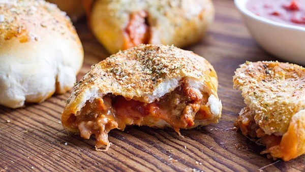 كور بيتزا السجق والببرونى