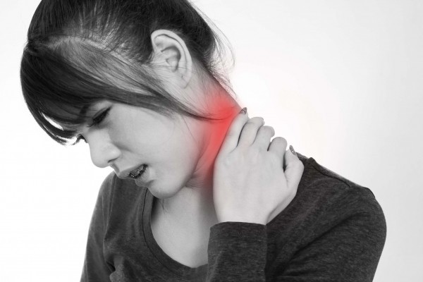 علاج تشنج الرقبة عند الإستيقاظ ، ماهى الخطوات الواجب إتباعها؟ علاج تشنج الرقبة عند الإستيقاظ ، ماهى الخطوات الواجب إتباعها؟