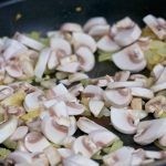 وصفة عمل الأومليت المحشو بالمشروم بالصور