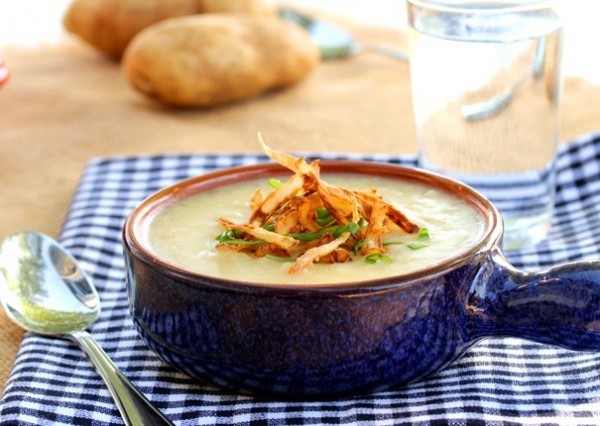 شوربة البطاطس بالثوم المقلي بالصور شوربة البطاطس بالثوم المقلي بالصور
