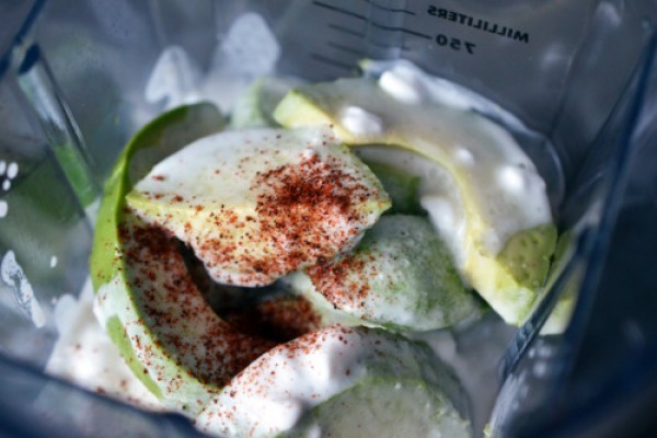 وصفة عمل شوربة الأفوكادو بالسلطعون بالصور وصفة عمل شوربة الأفوكادو بالسلطعون بالصور