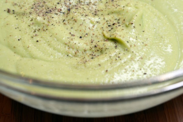وصفة عمل شوربة الأفوكادو بالسلطعون بالصور وصفة عمل شوربة الأفوكادو بالسلطعون بالصور
