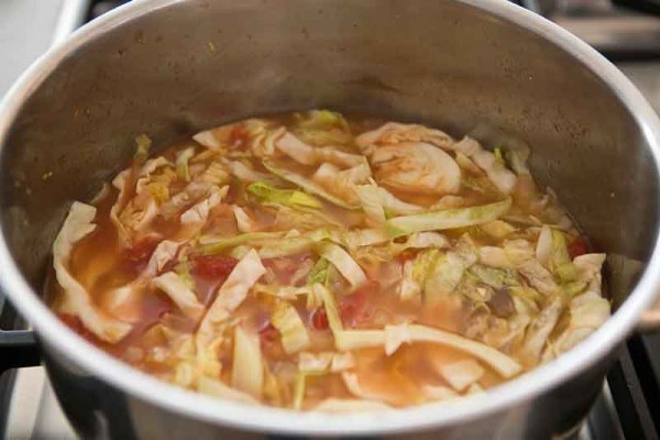 حمية شوربة الكرنب المشهورة لإنقاص الوزن حمية شوربة الكرنب المشهورة لإنقاص الوزن