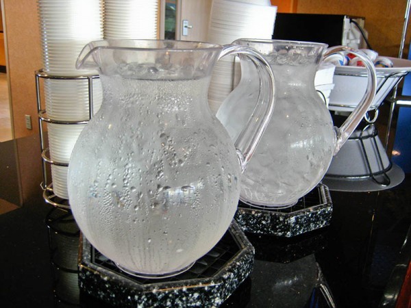 أضرار تناول الماء المثلج على الفطار في رمضان