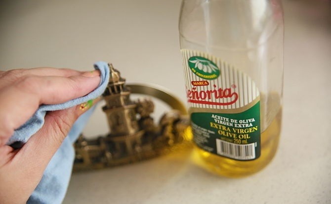 كيفية التنظيف بمنتجات طبيعية للحماية من أخطار المواد الكميائية في المنظفات