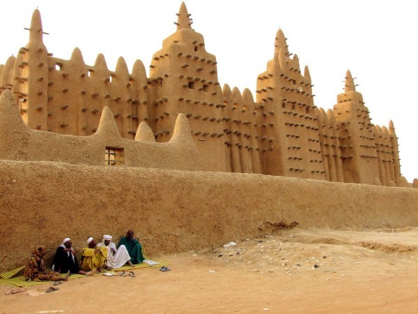 أبنية مذهلة حول العالم يجب أن تراها على طول فترة حياتك أبنية مذهلة حول العالم يجب أن تراها على طول فترة حياتك