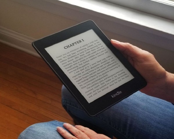 كيف تختار جهاز كيندل المناسب لك؟ سيغيّر من تجربة قراءة الكتب الإلكترونية كيف تختار جهاز كيندل المناسب لك؟ سيغيّر من تجربة قراءة الكتب الإلكترونية