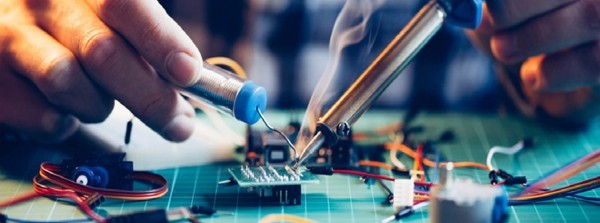 الأدوات اللازمة لإصلاح الهاتف الذكي بنفسك في المنزل