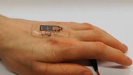 العلماء يطورون شاشات قابلة للتحلل للإلكترونيات المستدامة