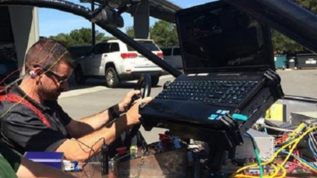 هل يمكن لسيارة المستقبل أن تحمي السائق من المخاطر؟ - BBC News عربي