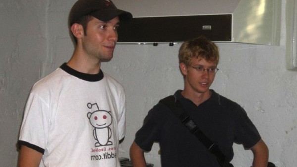 مسيرةُ ريديت Reddit… من الحرم الجامعي بميزانية 500 دولار إلى واجهة الإنترنت حرفيًا! مسيرةُ ريديت Reddit… من الحرم الجامعي بميزانية 500 دولار إلى واجهة الإنترنت حرفيًا!