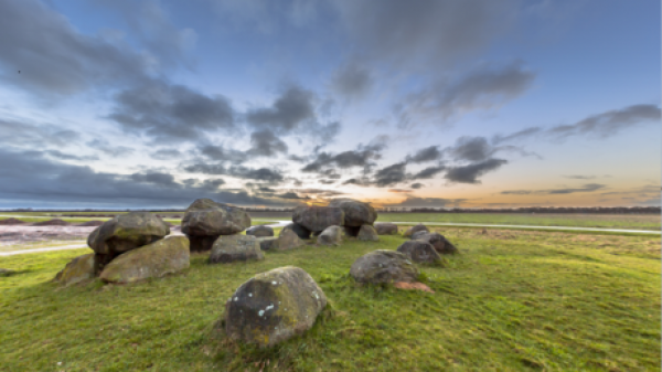 الكشف عن زهاء 60 قبرا وقلائد في مقبرة مخبأة تحت سكن طلاب جامعة كامبريدج!