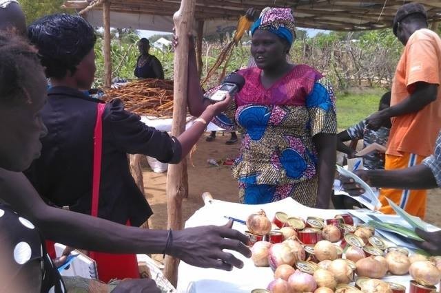 في جنوب السودان… موجات الراديو تصل لمناطق نائية بالطاقة الشمسية! في جنوب السودان… موجات الراديو تصل لمناطق نائية بالطاقة الشمسية!