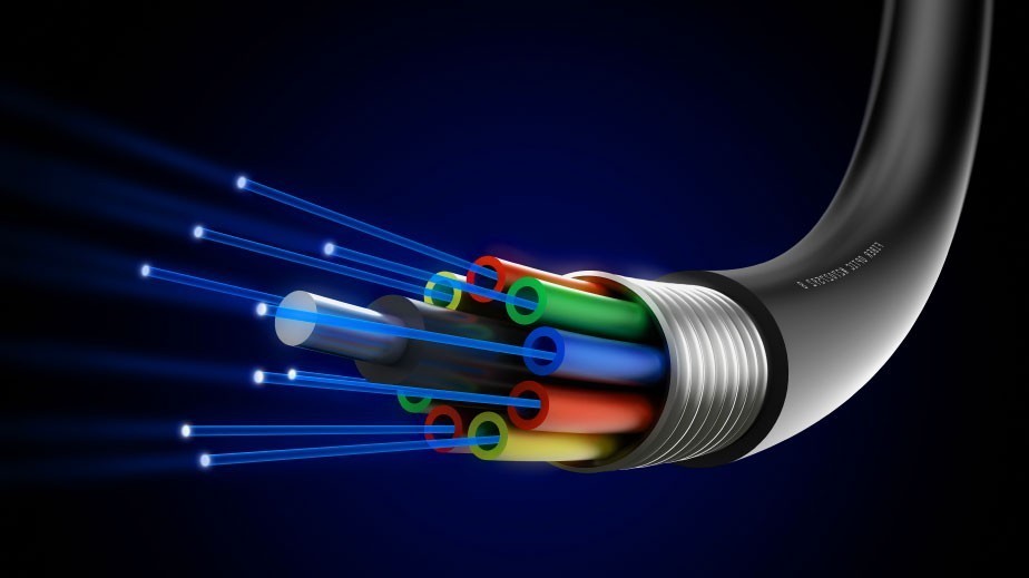 مقارنة بين خطوط الإنترنت ADSL و خطوط الألياف الضوئية Fiber مقارنة بين خطوط الإنترنت ADSL و خطوط الألياف الضوئية Fiber